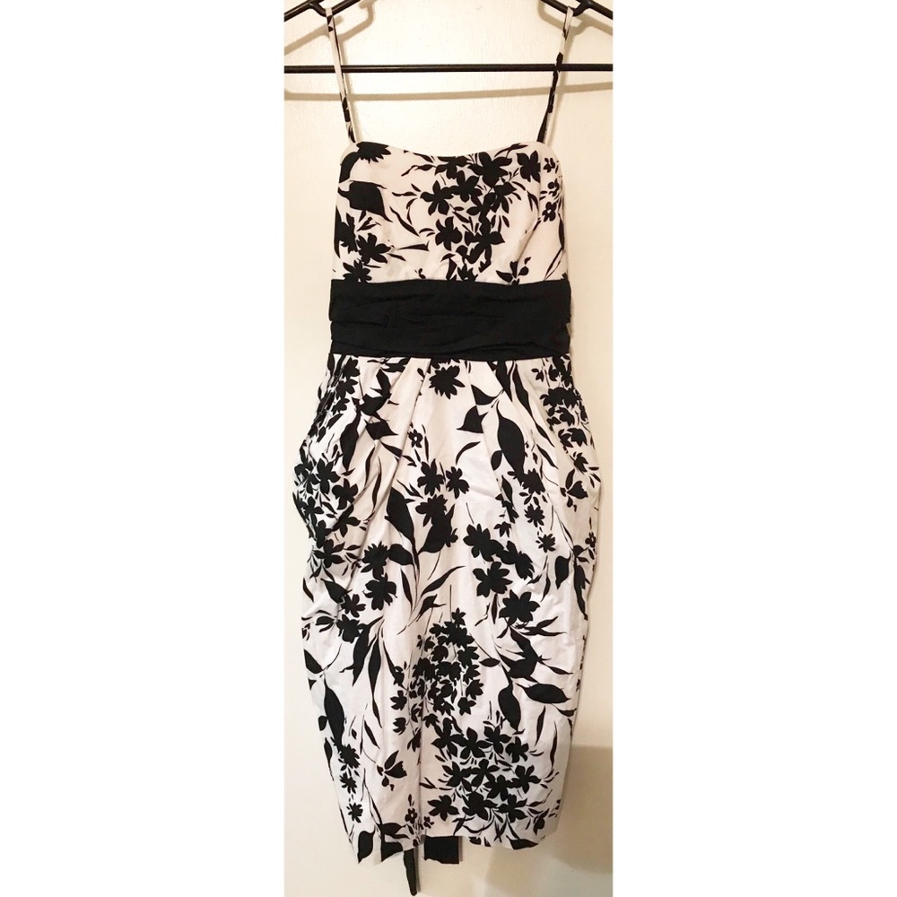 Black and white dress with pockets
